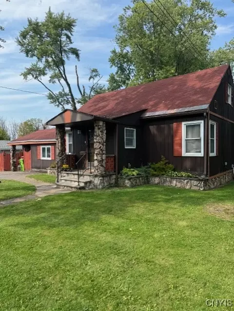400 Brookfield Rd, Salina, NY 13211