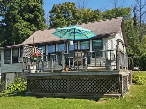 37 Lakeview Dr, Cato, NY 13080