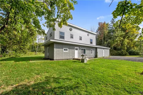 6103 Griffin Dr, Cicero, NY 13039
