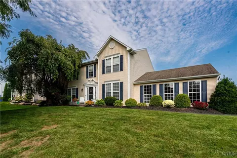1 Knights Cir, Lysander, NY 13027