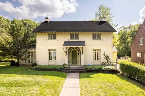 326 Berkeley Dr, Syracuse, NY 13210