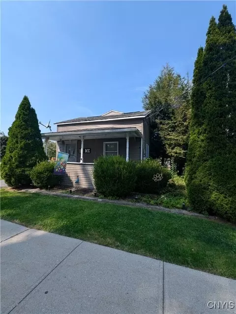 35 E Oneida St, Lysander, NY 13027