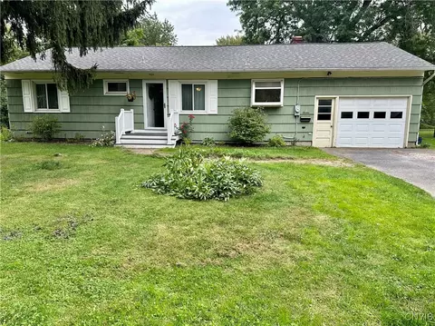 7 Bellewood Circle Cir, Syracuse, NY 13212
