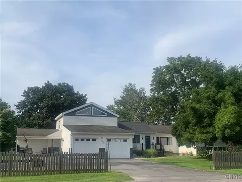 8713 Oswego Rd, Clay, NY 13041