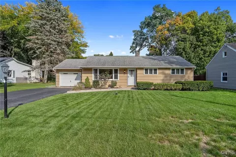 16 Fay Park Dr, Salina, NY 13212