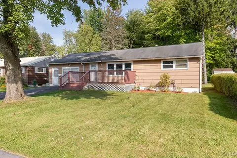 204 Wadsworth Rd, Syracuse, NY 13212