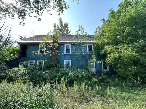 1412 Brewerton Rd, Salina, NY 13208