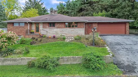 402 Barclay St, Geddes, NY 13209