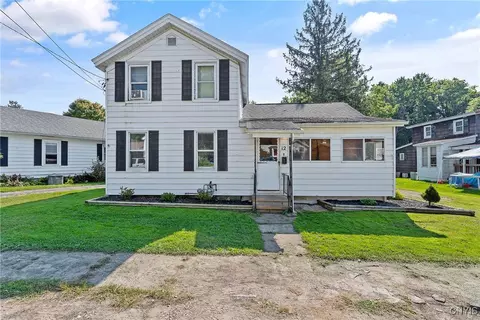 12 James St, Schroeppel, NY 13135