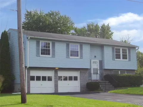 5071 Briarledge Rd, Syracuse, NY 13212