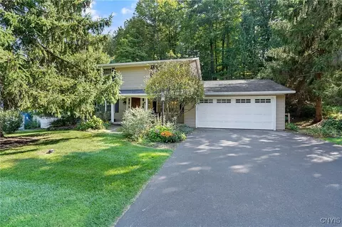 115 Garnet Dr, Camillus, NY 13031
