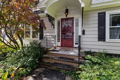 107 Strathmore Dr, Syracuse, NY 13207