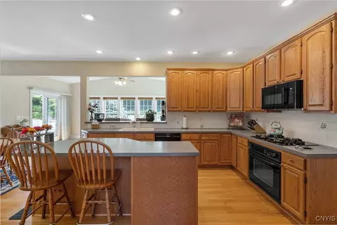 129 Eagle Crest Dr, Camillus, NY 13031 photo 12