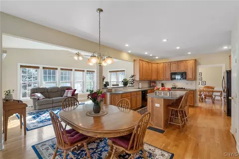 129 Eagle Crest Dr, Camillus, NY 13031 photo 16