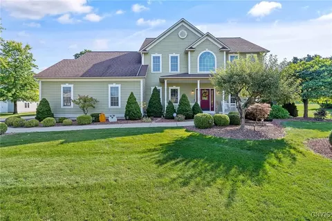 129 Eagle Crest Dr, Camillus, NY 13031 photo 2