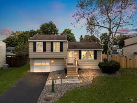 3671 Chainmaker, Baldwinsville, NY 13027