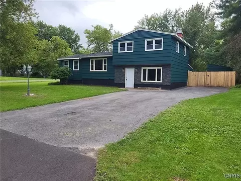 5830 Reis Dr, Cicero, NY 13039