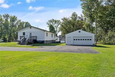 5981 E Pine Grove Rd, Cicero, NY 13039