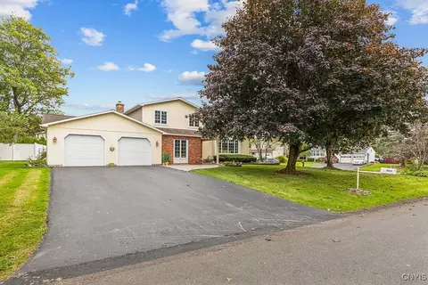 6025 Chetwind Dr, Cicero, NY 13039