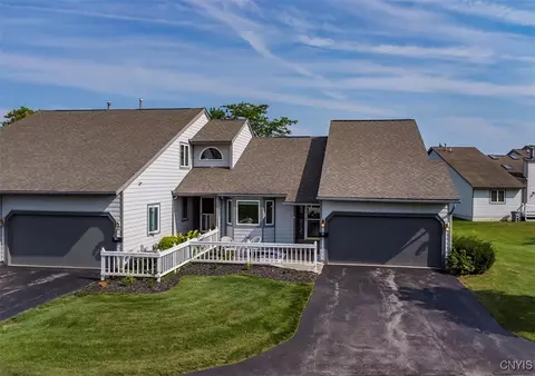 81 Midlake Cir, East Syracuse, NY 13057