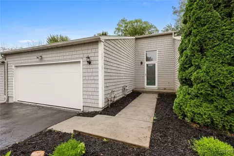 8632 Braewood Dr, Lysander, NY 13027