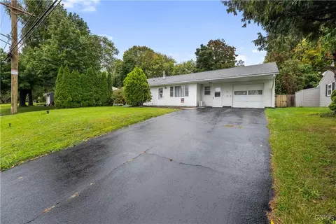 207 Butternut Dr, Syracuse, NY 13214