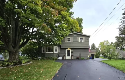 115 Woodside Ln, Clay, NY 13090