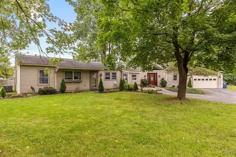 102 Hosmer Dr, Van Buren, NY 13209
