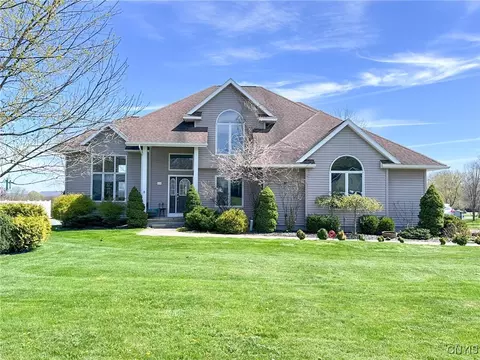 114 Trails Xing, Whitestown, NY 13492