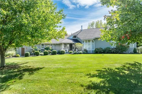 4800 Gretchen Cir, Onondaga, NY 13215