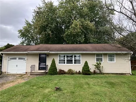 10 Mott Rd, Lysander, NY 13027