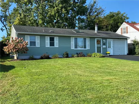 111 Pleasantview Dr, Salina, NY 13088