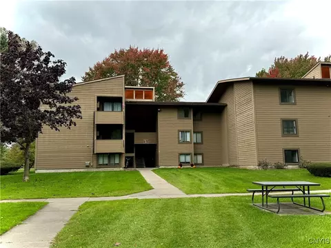 33 Watertree Dr, East Syracuse, NY 13057