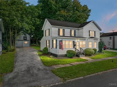 34 State St, Schroeppel, NY 13135