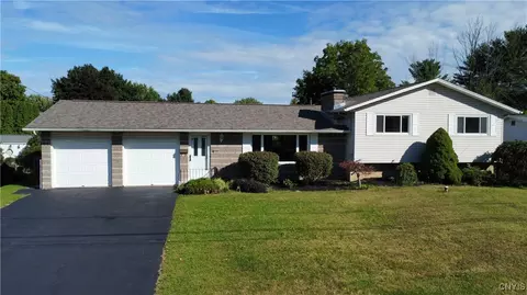120 Colony Park Dr, Salina, NY 13088