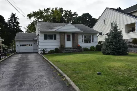 109 Russet Ln, Geddes, NY 13209
