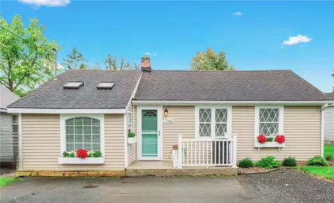 7162 Lakeshore Rd, Cicero, NY 13039