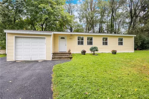 3084 Hope Pl, Lysander, NY 13027