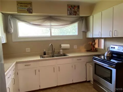 311 Phillips St, Oneida, NY 13421 photo 15