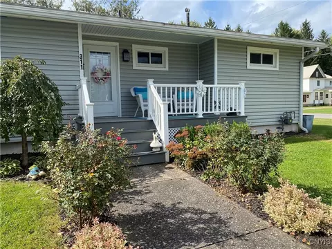 311 Phillips St, Oneida, NY 13421 photo 4