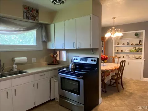 311 Phillips St, Oneida, NY 13421 photo 14