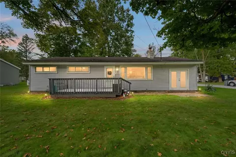400 Hulbert St, Minoa, NY 13116