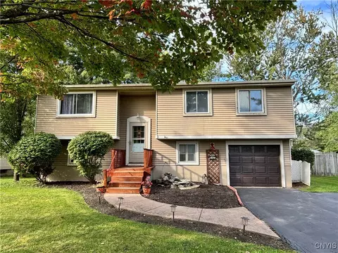 4243 Mill Run Rd, Salina, NY 13090