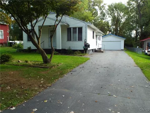 129 Medford Rd, Salina, NY 13211