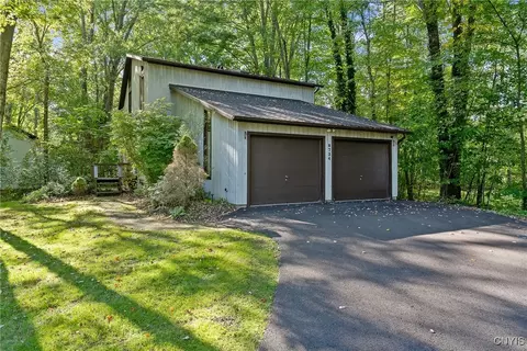 8734 Radburn Dr, Lysander, NY 13027