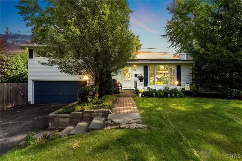 200 Elmtree Ln, Syracuse, NY 13219