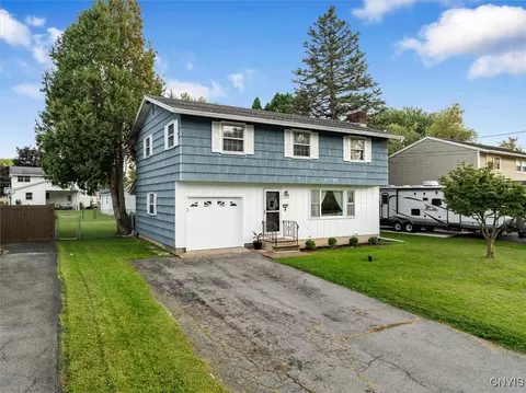 208 Washburn Dr, East Syracuse, NY 13057