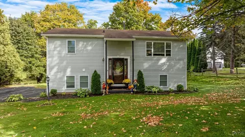 533 Sayles St, Oneida, NY 13421