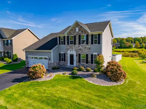 8513 Mcnamara Dr, Clay, NY 13041