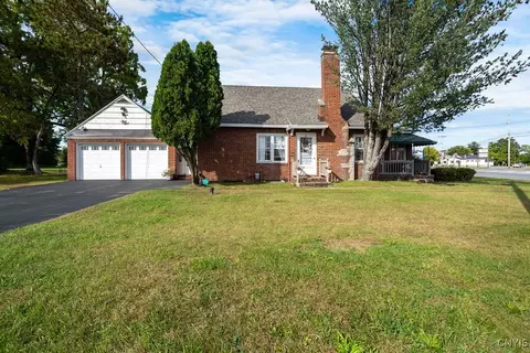 100 Wally Rd, Syracuse, NY 13212